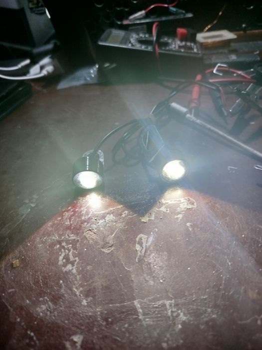 Маленькие светодиодные фонари,можно использовать как дневные ходовые