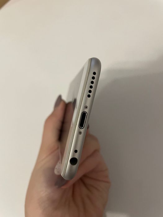 Продавам Iphone 6, 64GB