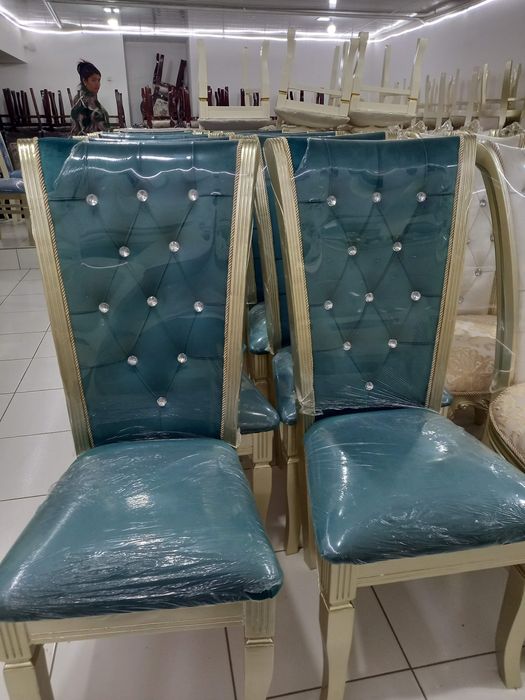 ЦЕХ дан мухташам Парламент стул ва столлар