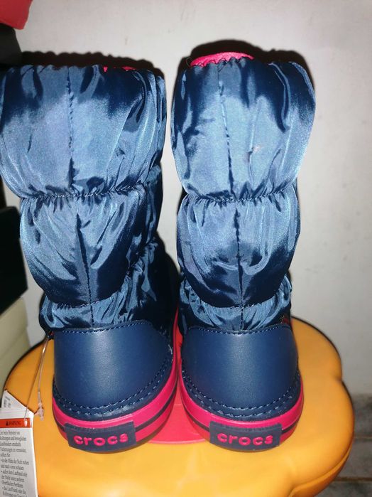 Олекотени апрески Crocs
