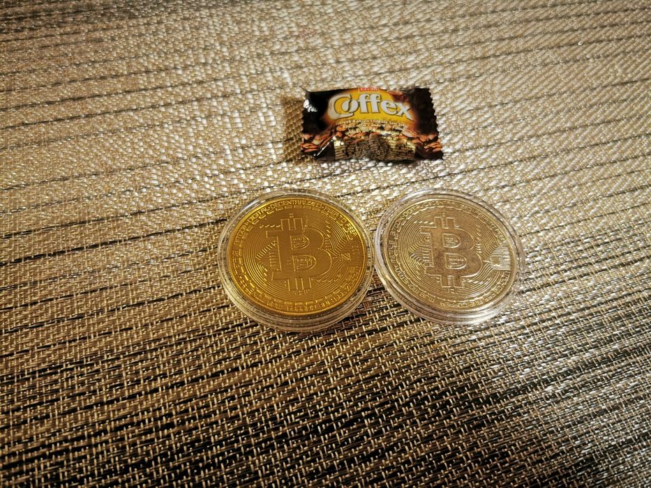 Vând moneda Bitcoin în caseta, de colecție. NOUA.