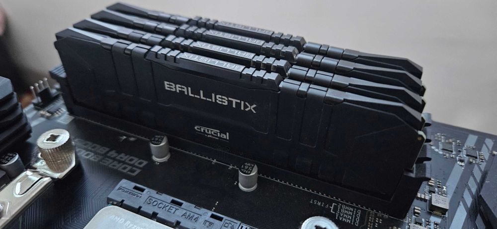 Kit AMD placă de bază + Memorii