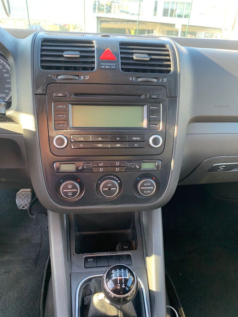 Volkswagen Golf 1.6 benzina