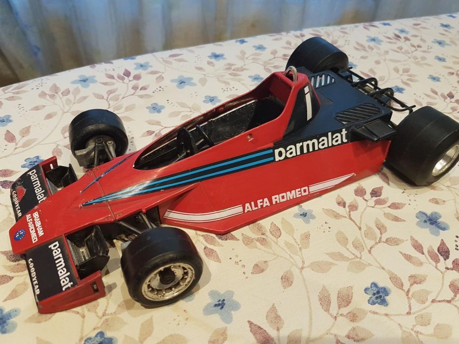 Vand macheta burago brabham alfa romeo