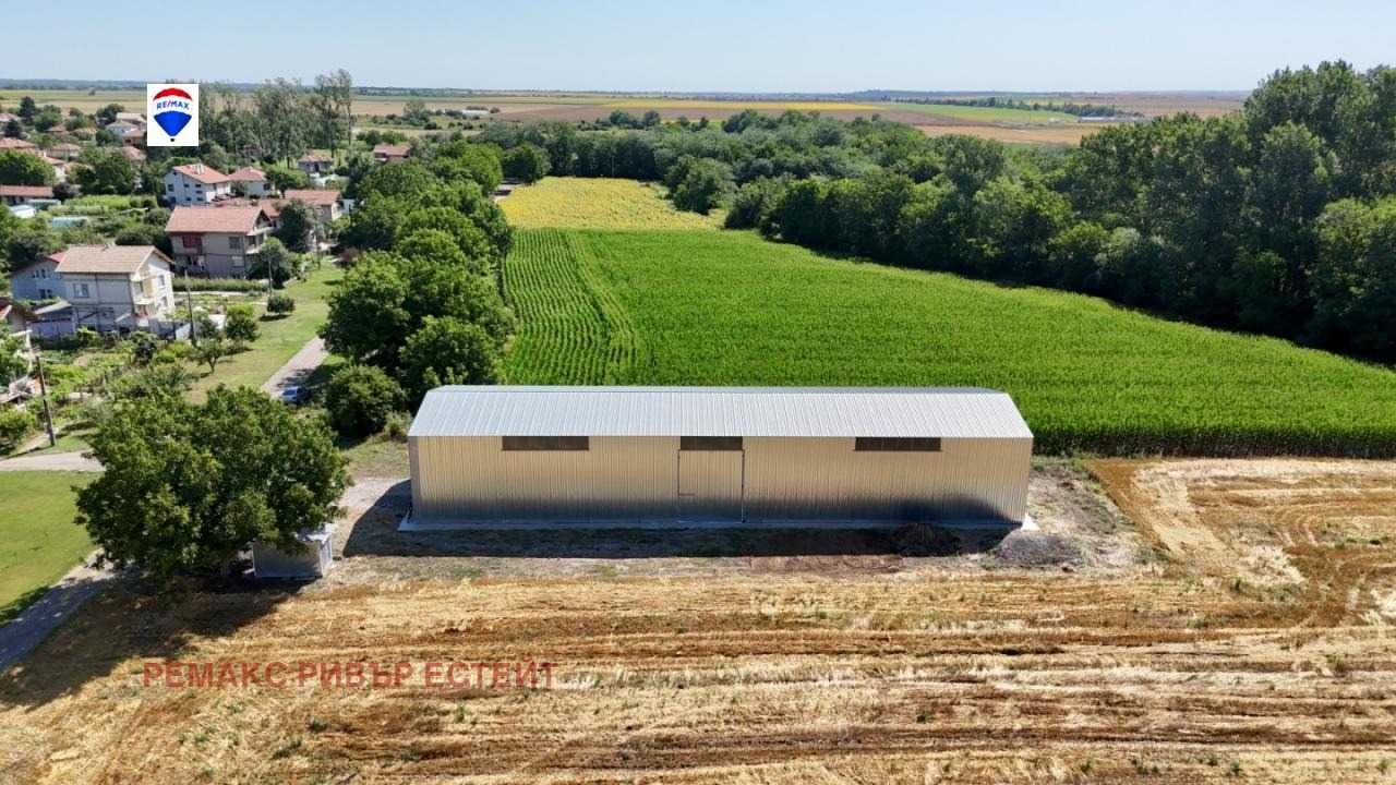 Склад с прилежаща земя за продажба с. Сандрово, обл. Русе