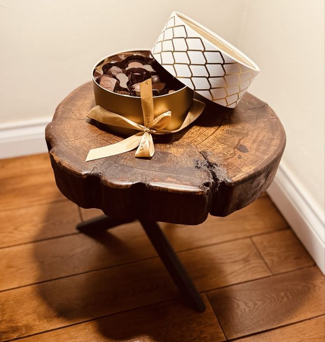 Masuta cafea din trunchi de nuc