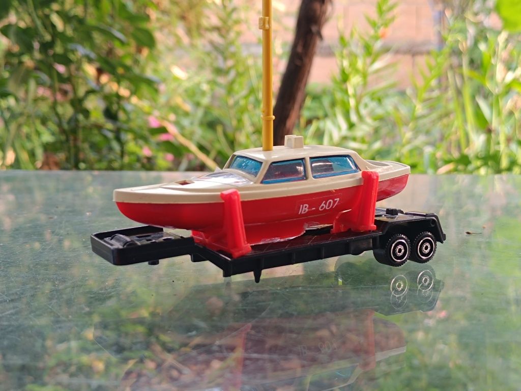 Продавам Скания с лодка 1/87
