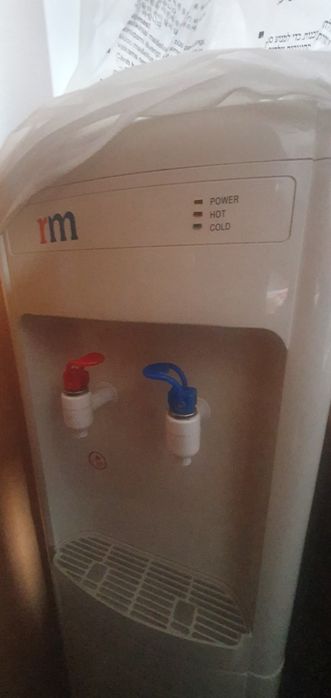 Dozator apa cu incinta frigorifica