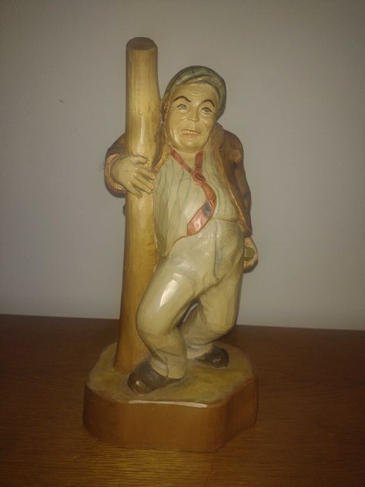 Statueta sculptata din lemn masiv