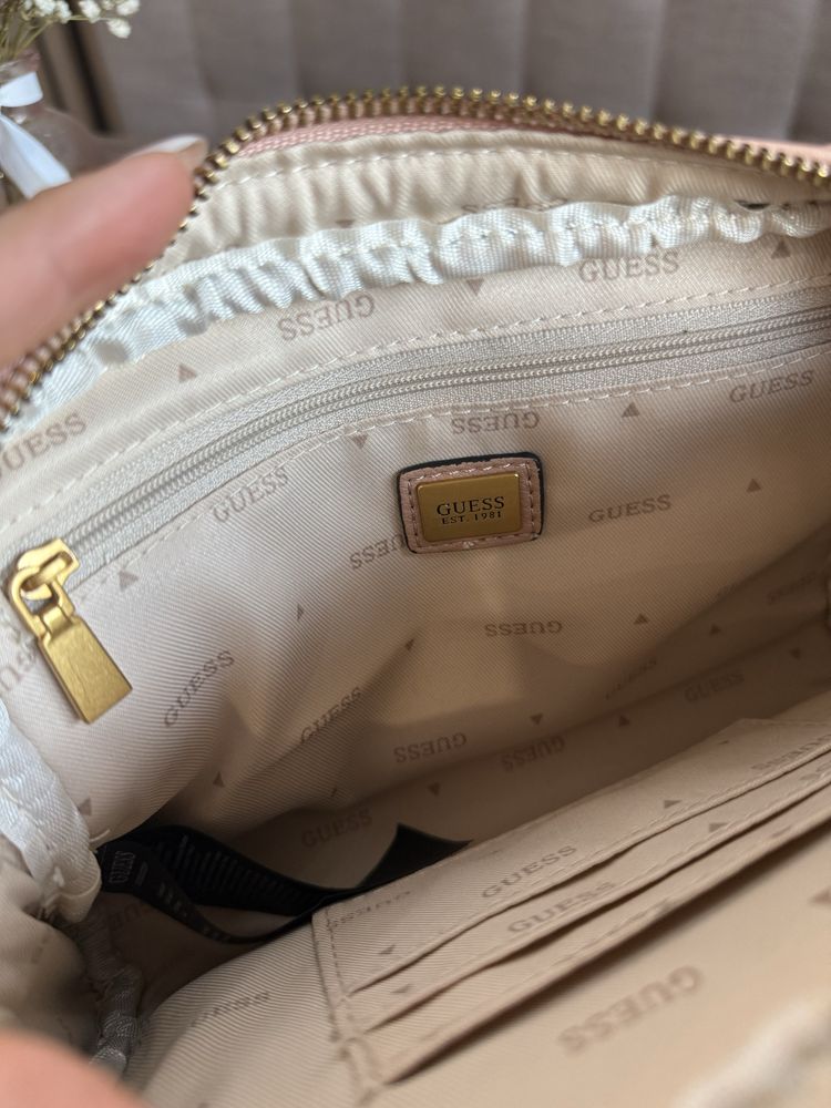 Дамска чанта Guess