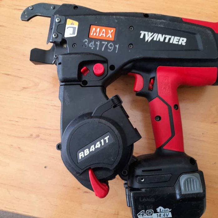 Pistol (mașină)de legat fier 200 lei pe zi