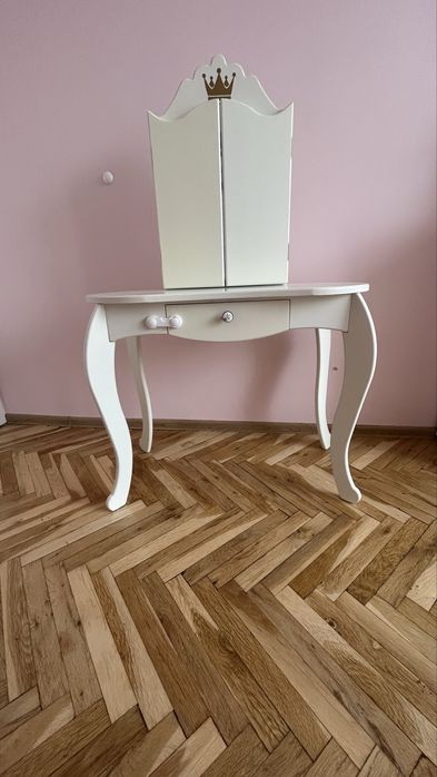 Детска тоалетка за гримиране
