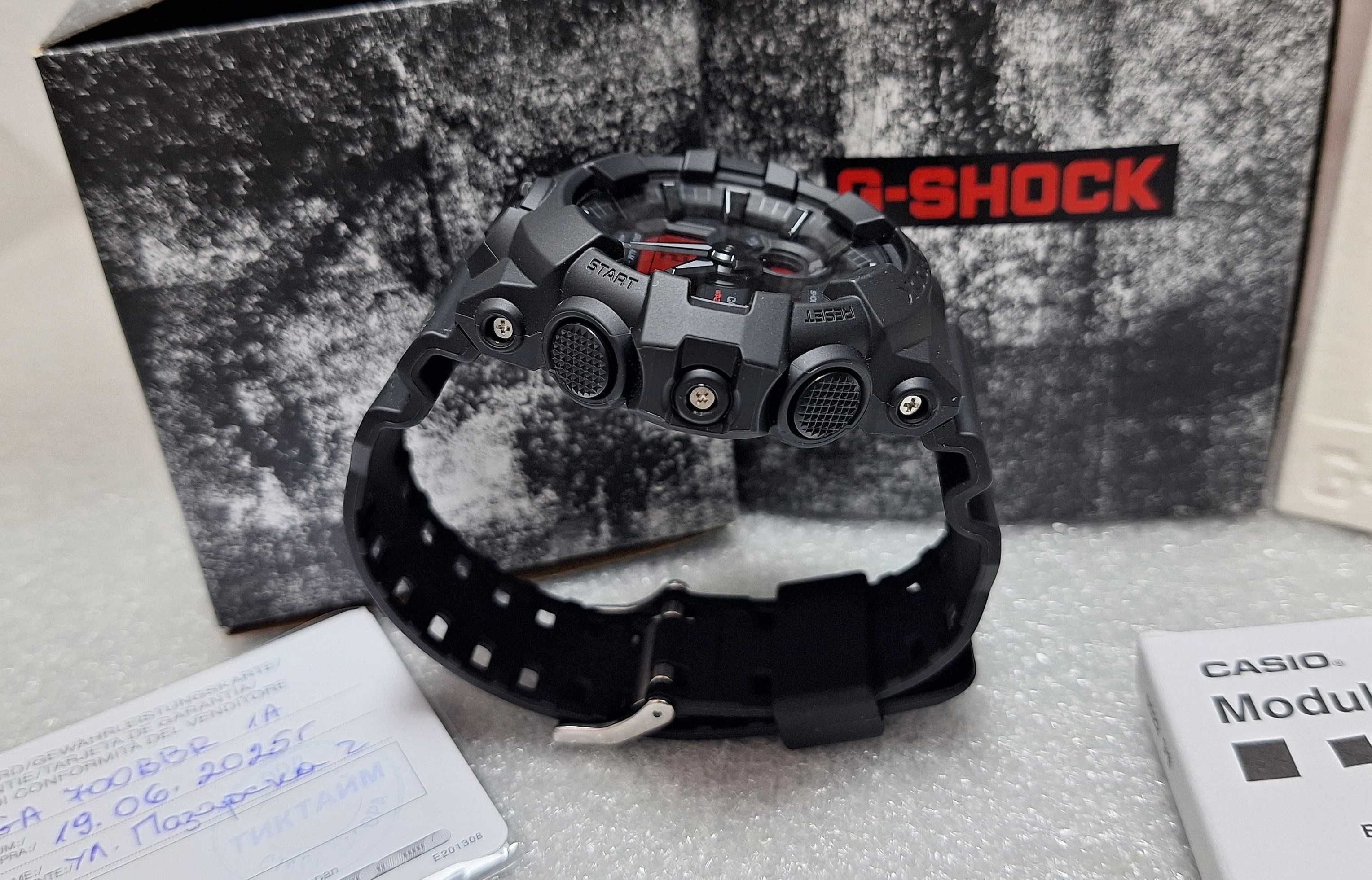НОВ! 2 год. Гаранция! Мъжки часовник Casio G-Shock GA-700BBR-1A