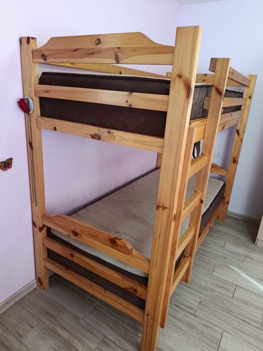 Двуетажно легло, без следи от употреба