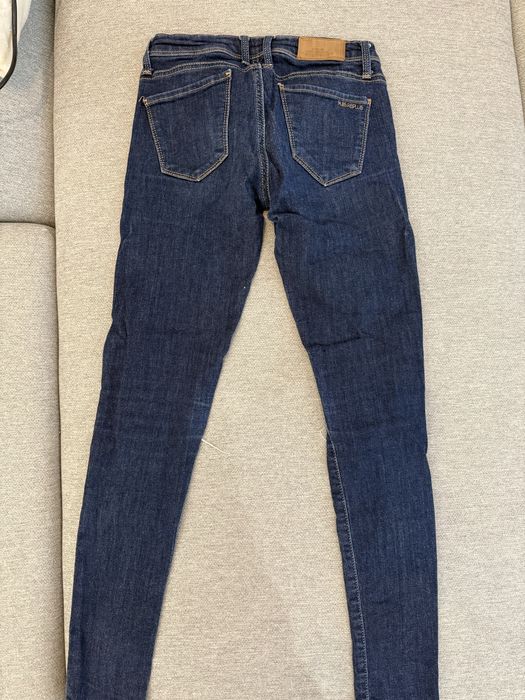 Два чифта дамски дънки