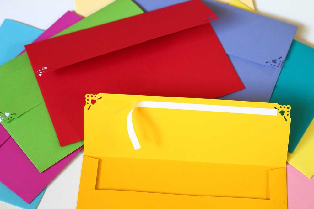 Цветни пликове за покани ваучери картички писма банкноти