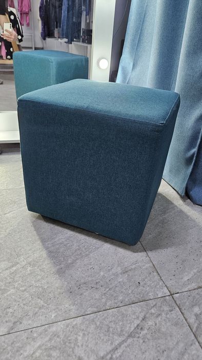 Продам пуфик квадратный