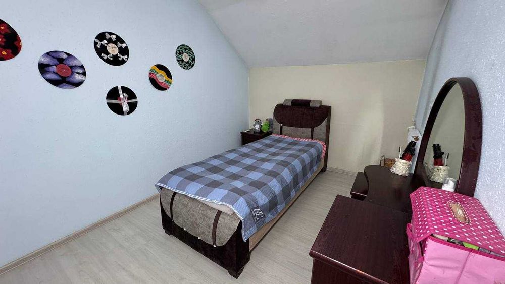 Фрунзиский KIUF 4 қаватда 5 хонали квартира сотилади.ID: 1496