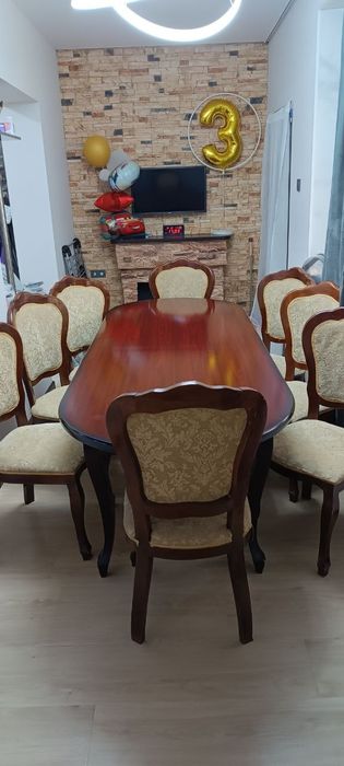 Стол      большой кухонный