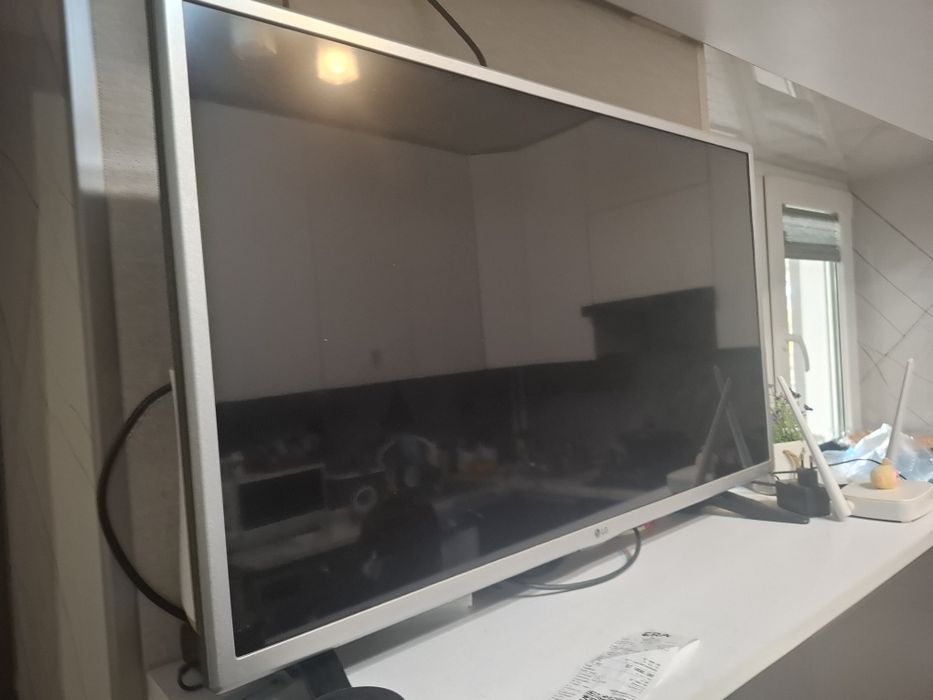 Телевизор  сотиладт