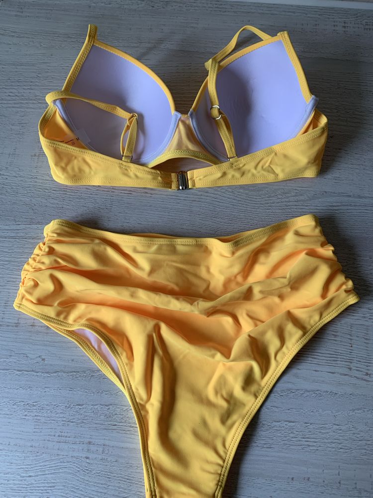 Costum de baie galben cu talie inalta