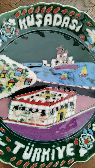 Голяма декоративна чиния от Кушадасъ Турция.Красива ръчна изработка.