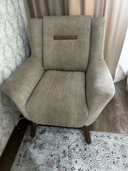 Продам диван и два кресла