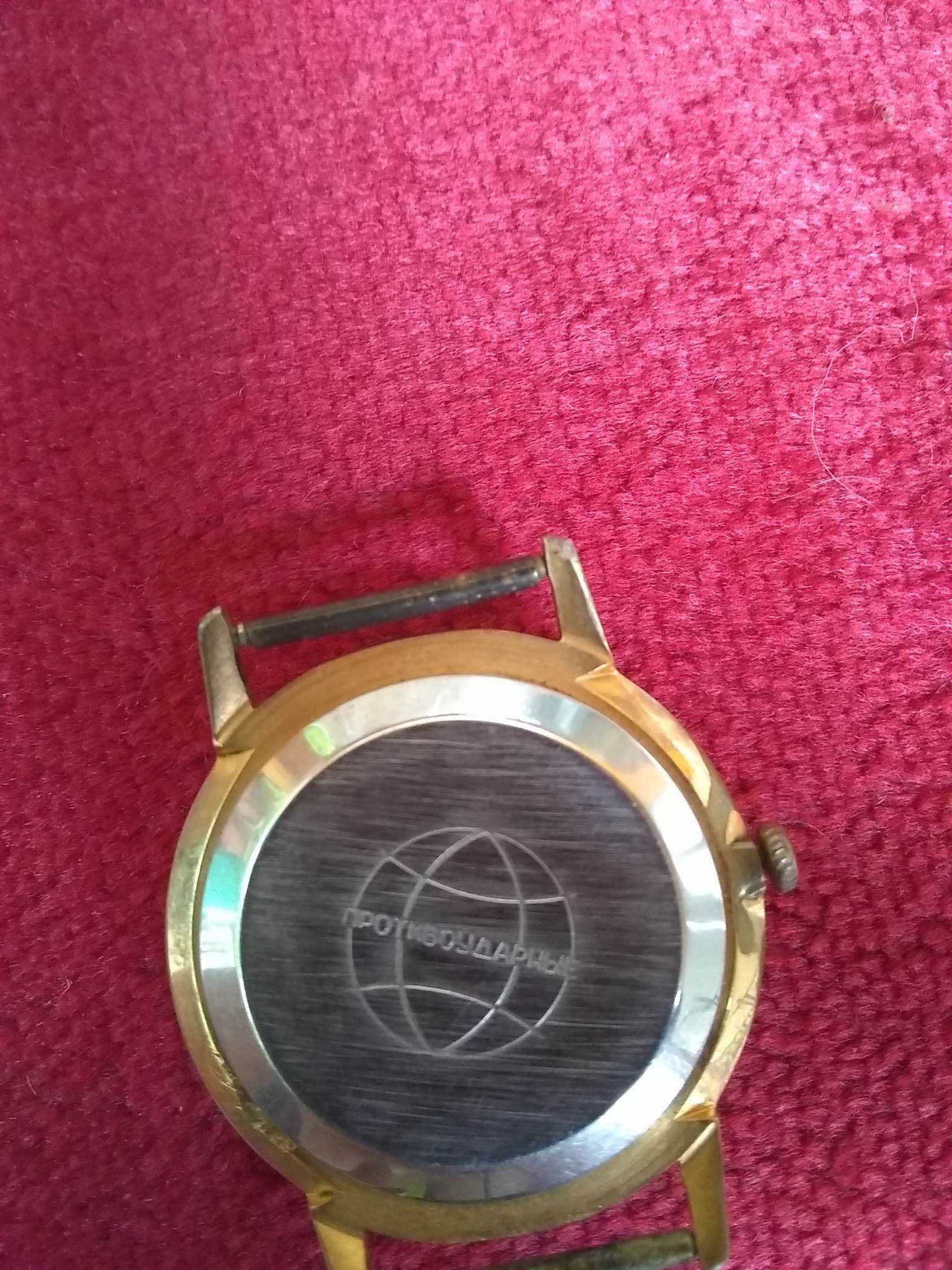 Часовник Raketa и Saturn