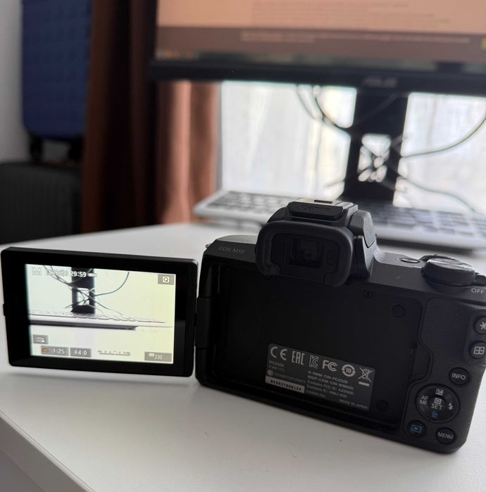 Canon EOS M50 + obiectiv 15-45mm, 24.1MP, 4K, Mirorless + trepied