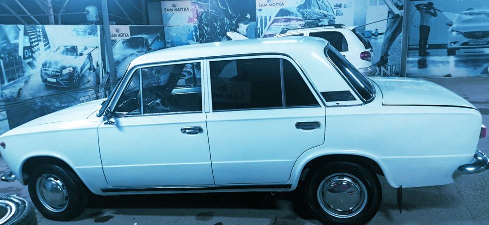 Jiguli 01srochna sotiladi