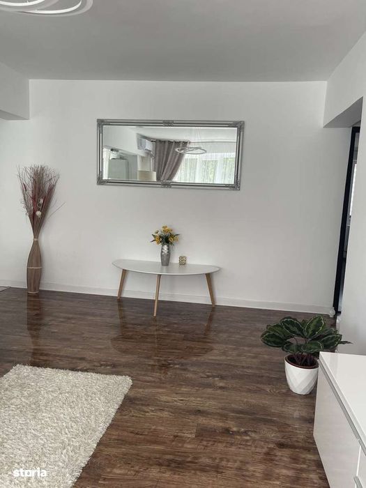 De vânzare  apartament trei camere ultracentral