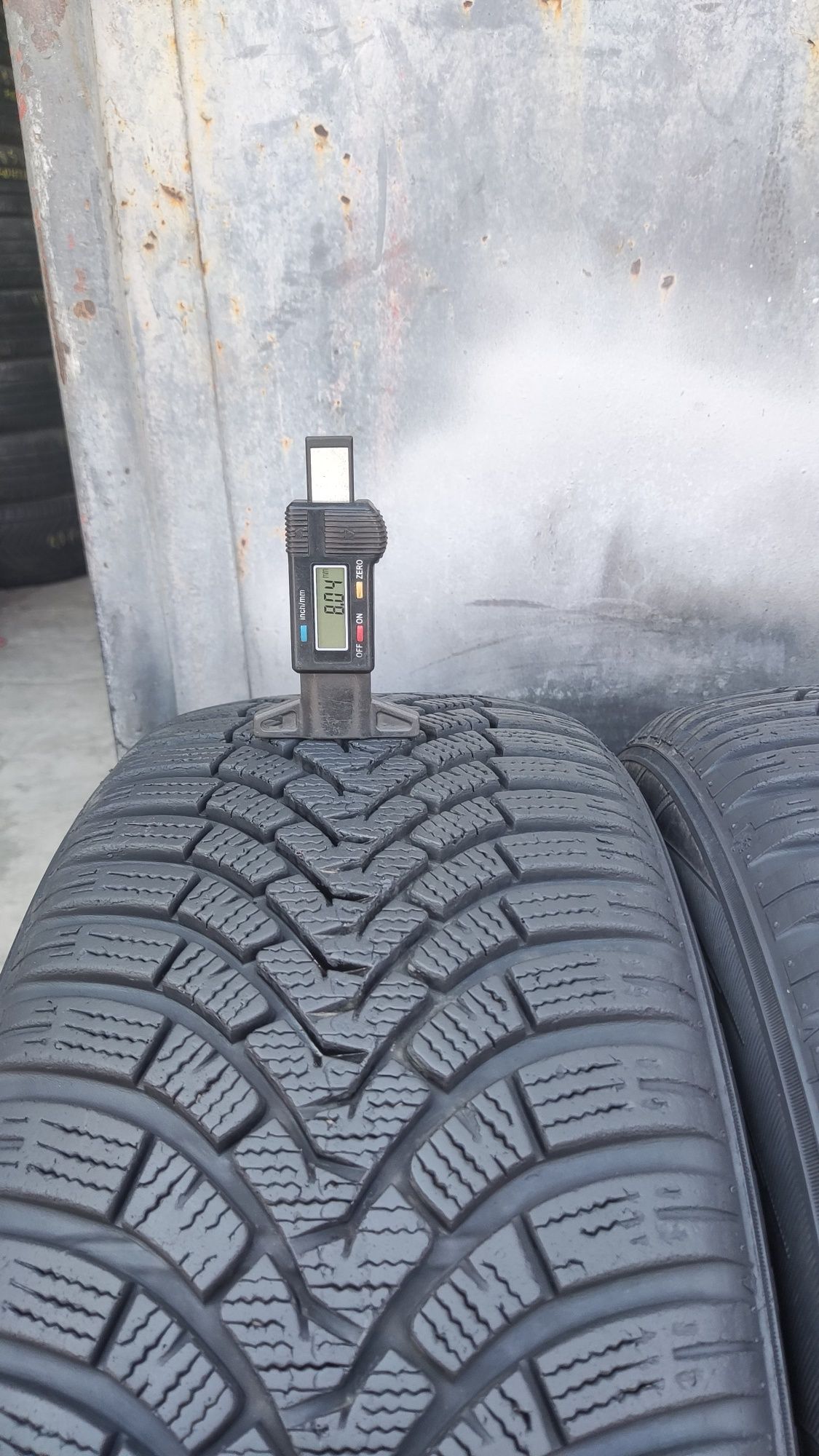 2бр. зимни гуми 205/55/16 Falken Euro Winter 
dot 22
8mm
Много добро с