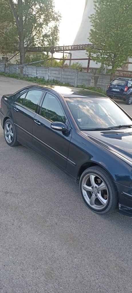 Vând sau schimb Mercedes c 220