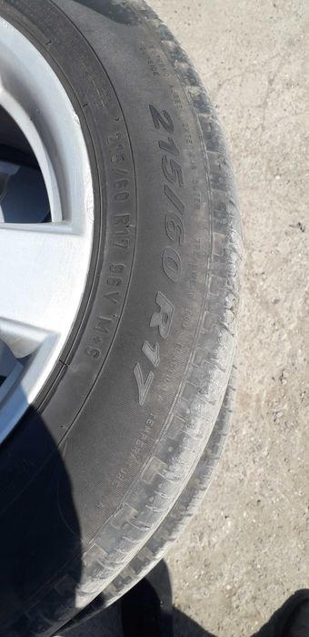 Vând roți cu cauciucuri M/S.