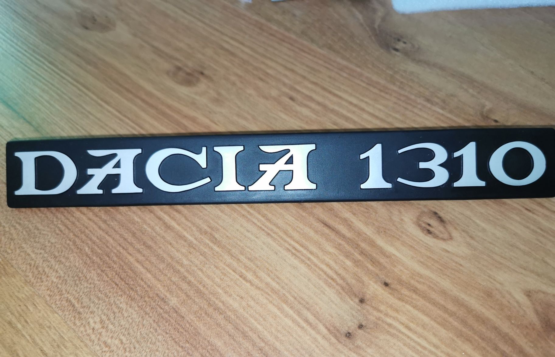 Set embleme Dacia 1310, originale, în stare impecabila (practic, noi)