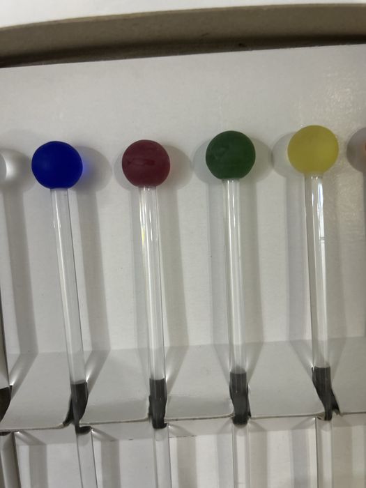 НОВИ В КУТИЯ ВИНТИДЖ ръчно изработени бъркалки колори 19,99 лв