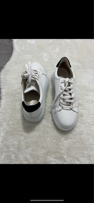 Adidasi piele naturala, pret 200 lei