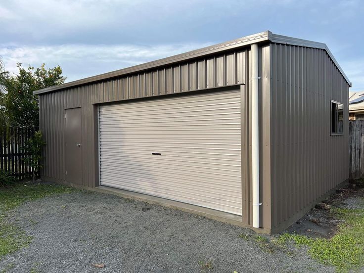 Vand garaje din panouri sandwich