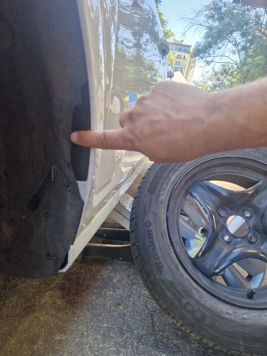 Vând apărătoare noroi Logan Sandero 3 stanga fata