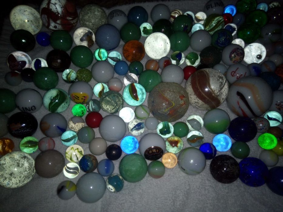 de   vanzare  bila  marmura  din     sticla   !!!