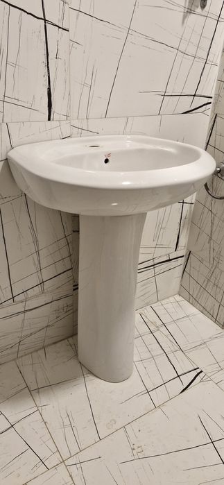 Chiuveta lavoar baie cu picior