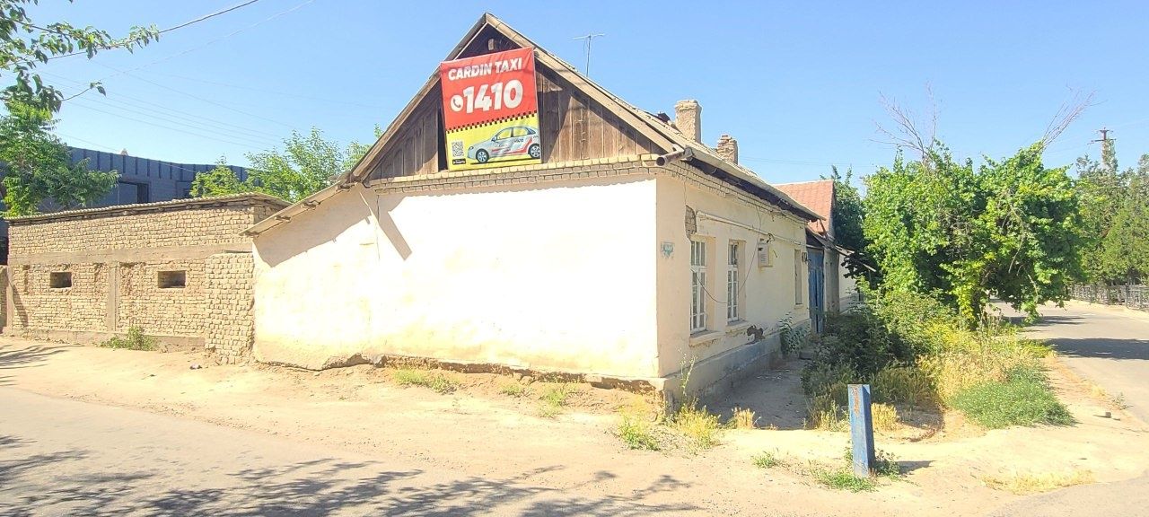 Uy sotiladi oqtosh narpayda Bozor orqasi 2maktab oldi uchta tamoni kuc