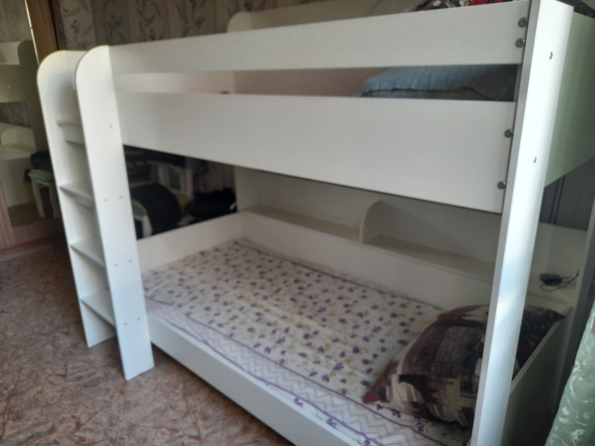 Продам кровать двухяростную