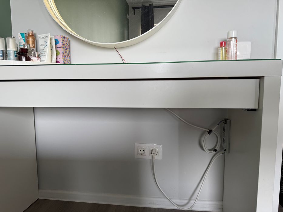 Vand set masa de toaleta Malm + oglinda Ikea + banda led