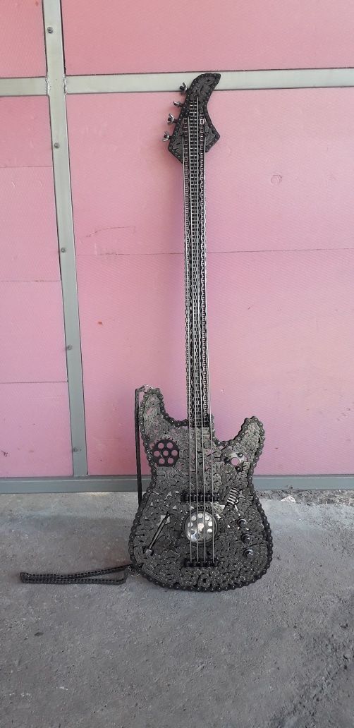 Ръчно изработени дизайнерски китари за подарък