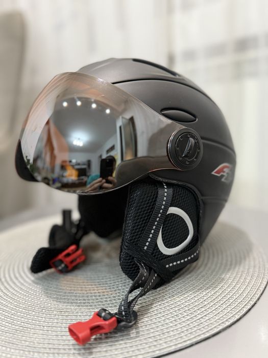 Clapari marca Rossignol si casca ski marca F2