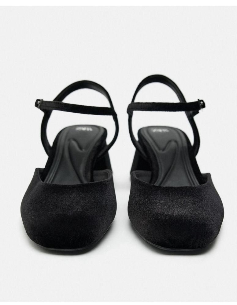 Pantofi negri Zara catifea toc comod