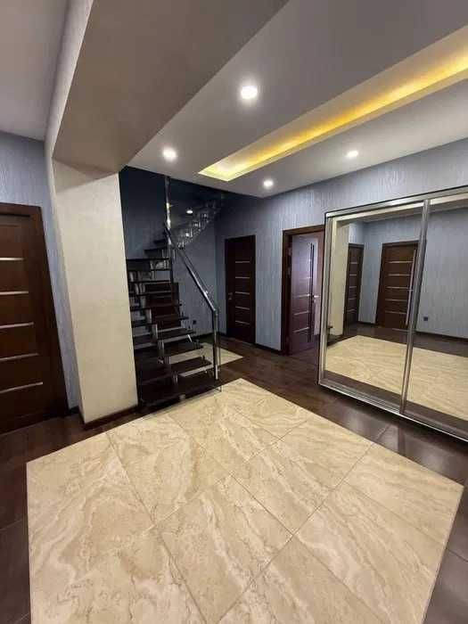 Текстильный, 3/8/8, 134м2 Ориентир: Шота Руставели 82, 2-я линия !!