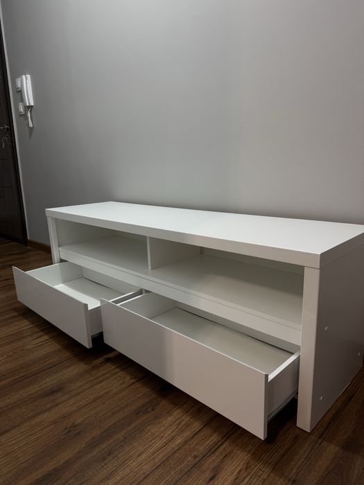ТВ шкаф бял цвят