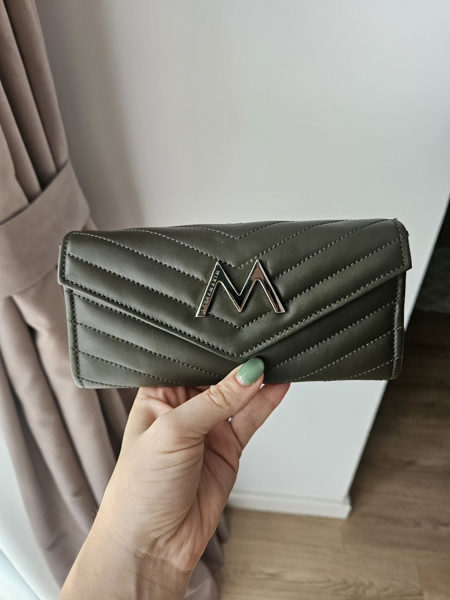 Laura Maxim MWallet